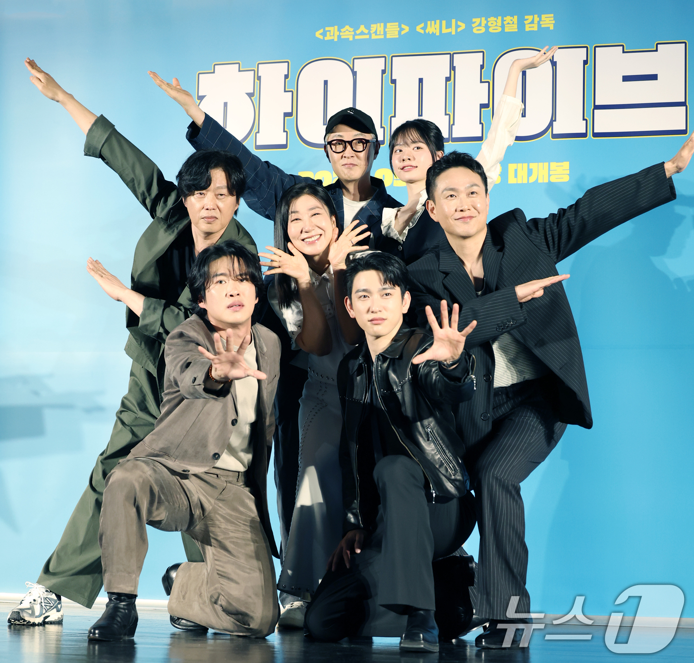 (서울=뉴스1) 권현진 기자 = 강형철 감독을 비롯한 배우 안재홍, 김희원, 라미란, 오정세, 이재인, 박진영이 12일 오전 서울 광진구 롯데시네마 건대입구점에서 열린 영화 '하이 …