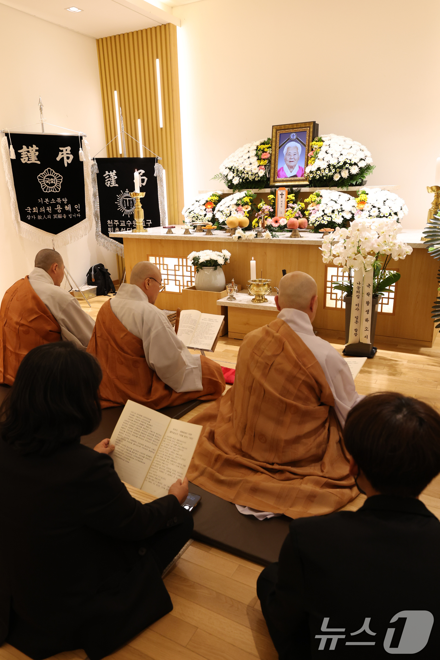 (용인=뉴스1) 김영운 기자 = 12일 경기 용인시 처인구 쉴낙원 경기장례식장에 일본군 위안부 피해자인 故 이옥선 할머니(부산 출생) 빈소가 마련돼 있다.이 할머니의 발인은 오는 …