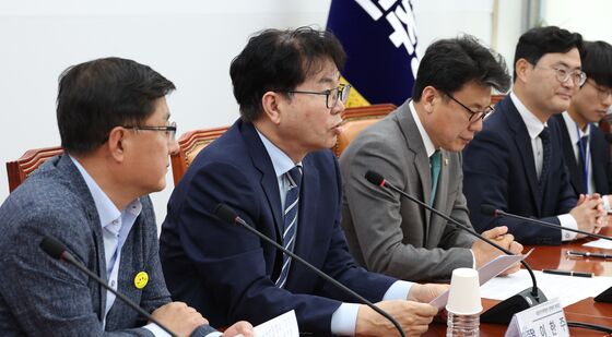 발언하는 이한주 민주당 총괄선거대책본부 정책본부장