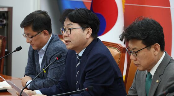 발언하는 이한주 민주당 총괄선거대책본부 정책본부장