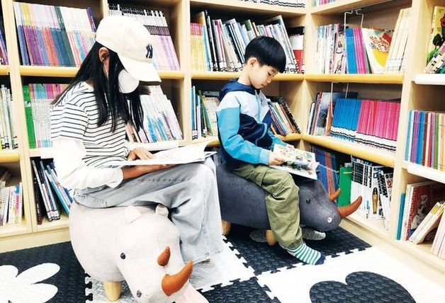 "필요하면 가져가세요"…경부선 칠곡휴게소, '이색' 도서관 호평