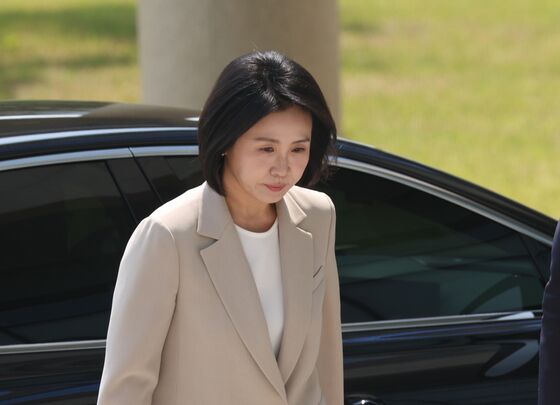 '선거법 위반' 김혜경, 항소심 선고…"혐의 인정" 질문에 '묵묵부답'