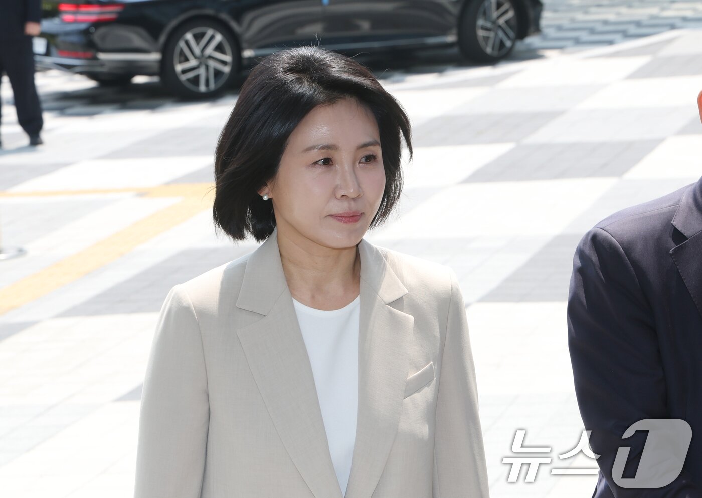 본문 이미지 - '공직선거법 위반' 혐의로 1심에서 벌금형을 선고받은 이재명 더불어민주당 대통령 후보의 부인 김혜경 여사가 12일 오후 경기 수원시 영통구 수원고등법원에서 열린 항소심 선고 공판에 출석하고 있다. 2025.5.12/뉴스1 ⓒ News1 김영운 기자