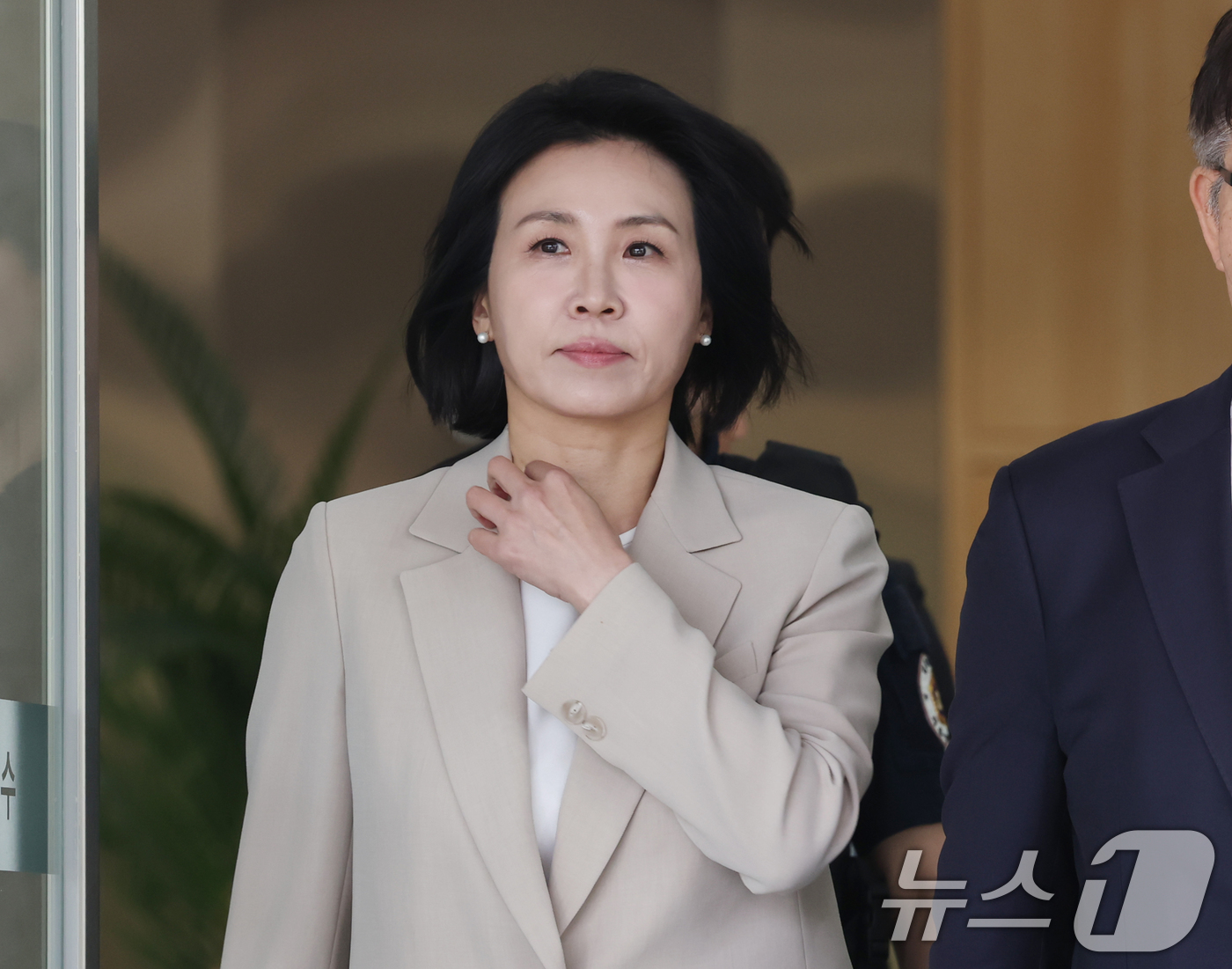 (수원=뉴스1) 김영운 기자 = '공직선거법 위반' 혐의로 1심에서 벌금형을 선고받은 이재명 더불어민주당 대통령 후보의 부인 김혜경 여사가 12일 오후 경기 수원시 영통구 수원고등 …