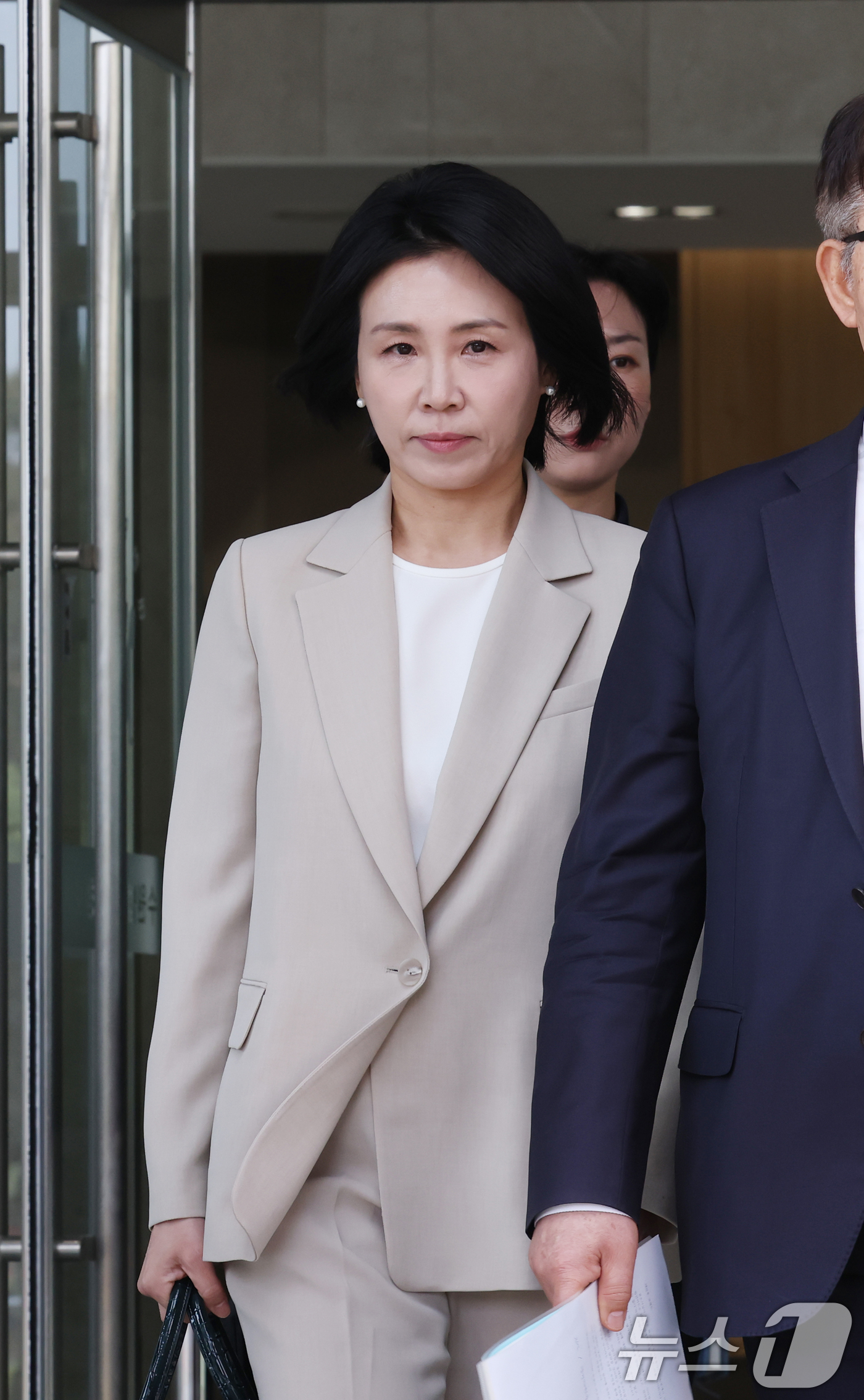 (수원=뉴스1) 김영운 기자 = '공직선거법 위반' 혐의로 1심에서 벌금형을 선고받은 이재명 더불어민주당 대통령 후보의 부인 김혜경 여사가 12일 오후 경기 수원시 영통구 수원고등 …