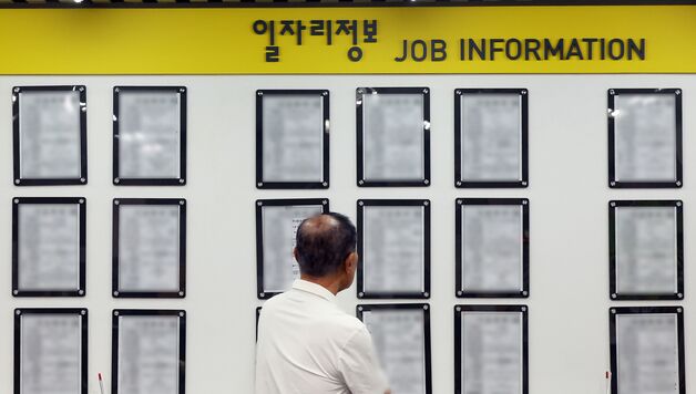 4월 취업자 19.4만명↑…제조업은 6년2개월만에 최대 감소(상보)