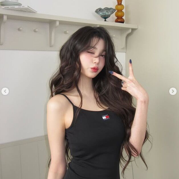장원영, 반전 볼륨감…블랙 슬립 원피스로 뽐낸 섹시미 [N샷]
