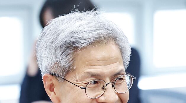 권영국 민노당 대통령 후보 '밝은 표정으로'