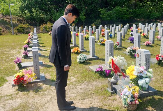 김용태, 채상병 묘역 참배…"尹정부 일 사과, 죄송하다"