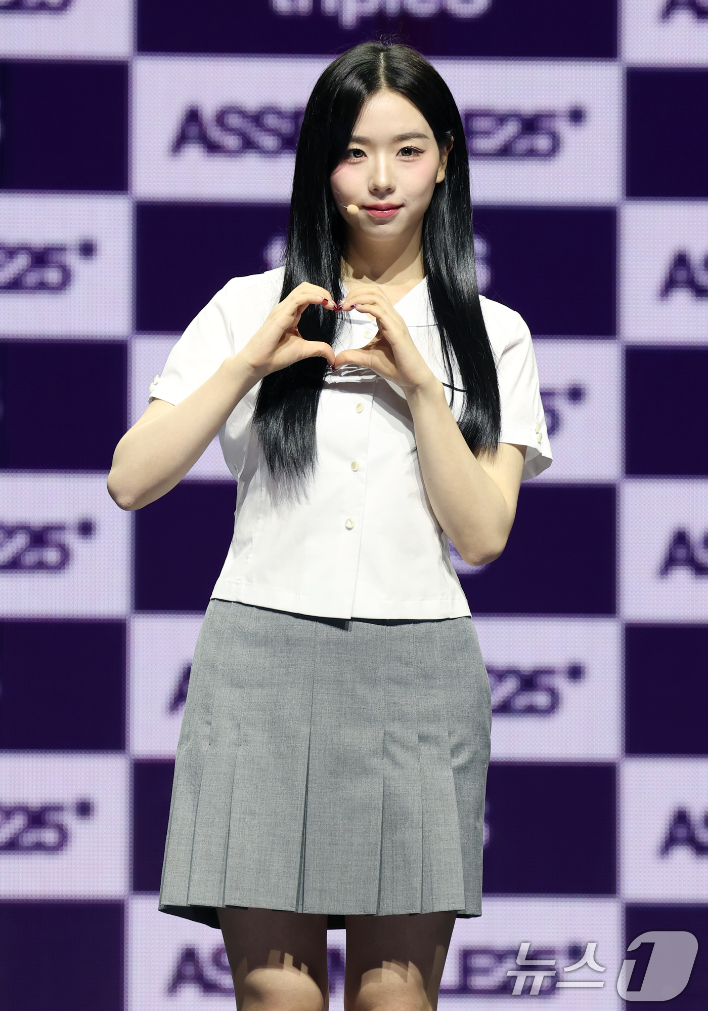 (서울=뉴스1) 권현진 기자 = 그룹 트리플에스(tripleS) 김채연이 12일 서울 용산구의 블루스퀘어에서 가진 새 앨범 'ASSEMBLE 25(어셈블25)' 쇼케이스에서 포즈를 …