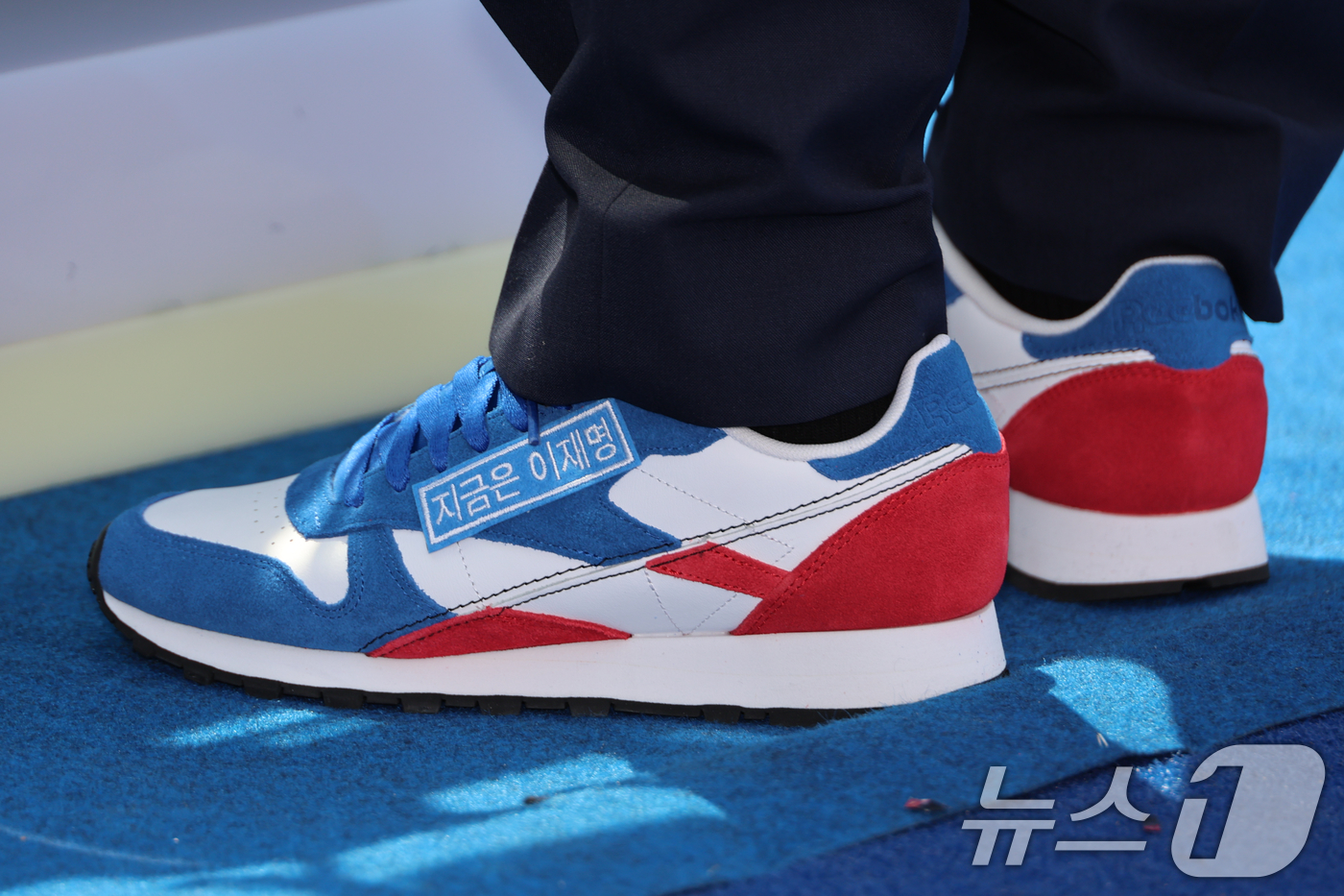 (서울=뉴스1) 안은나 기자 = 이재명 더불어민주당 대통령 후보가 공식 선거운동 첫날인 12일 오전 서울 중구 청계광장에서 열린 중앙선대위 출정식 및 첫 유세에서 '지금은 이재명' …