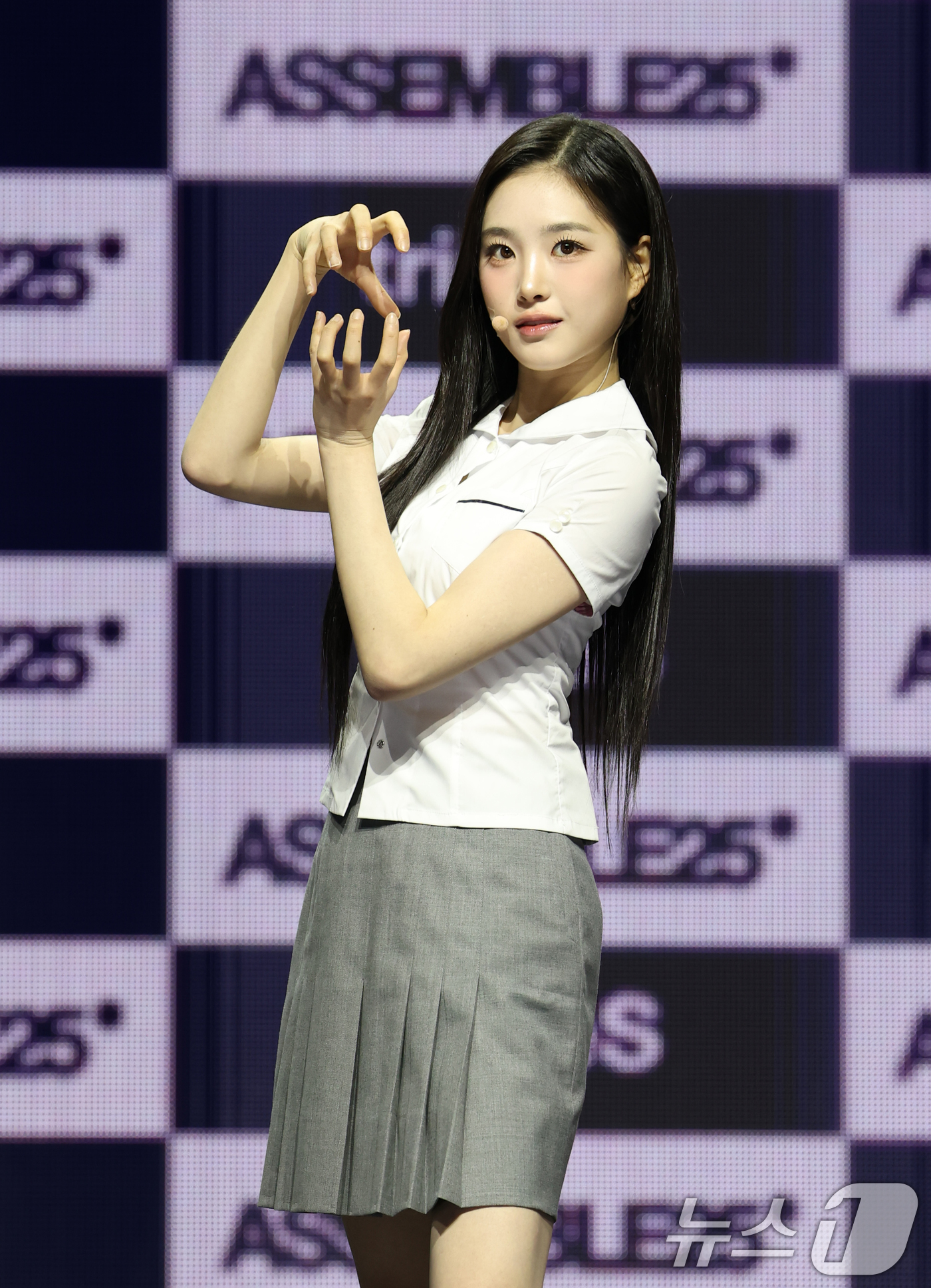 (서울=뉴스1) 권현진 기자 = 그룹 트리플에스(tripleS) 지연이 12일 서울 용산구의 블루스퀘어에서 가진 새 앨범 'ASSEMBLE 25(어셈블25)' 쇼케이스에서 포즈를 …