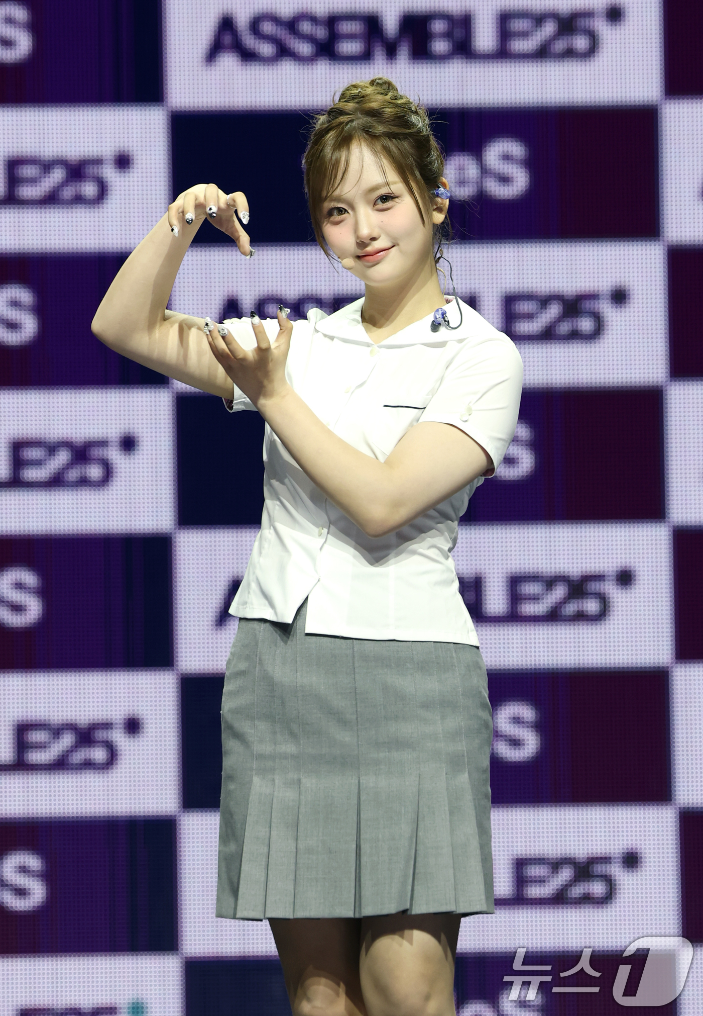 (서울=뉴스1) 권현진 기자 = 그룹 트리플에스(tripleS) 서아가 12일 서울 용산구의 블루스퀘어에서 가진 새 앨범 'ASSEMBLE 25(어셈블25)' 쇼케이스에서 포즈를 …