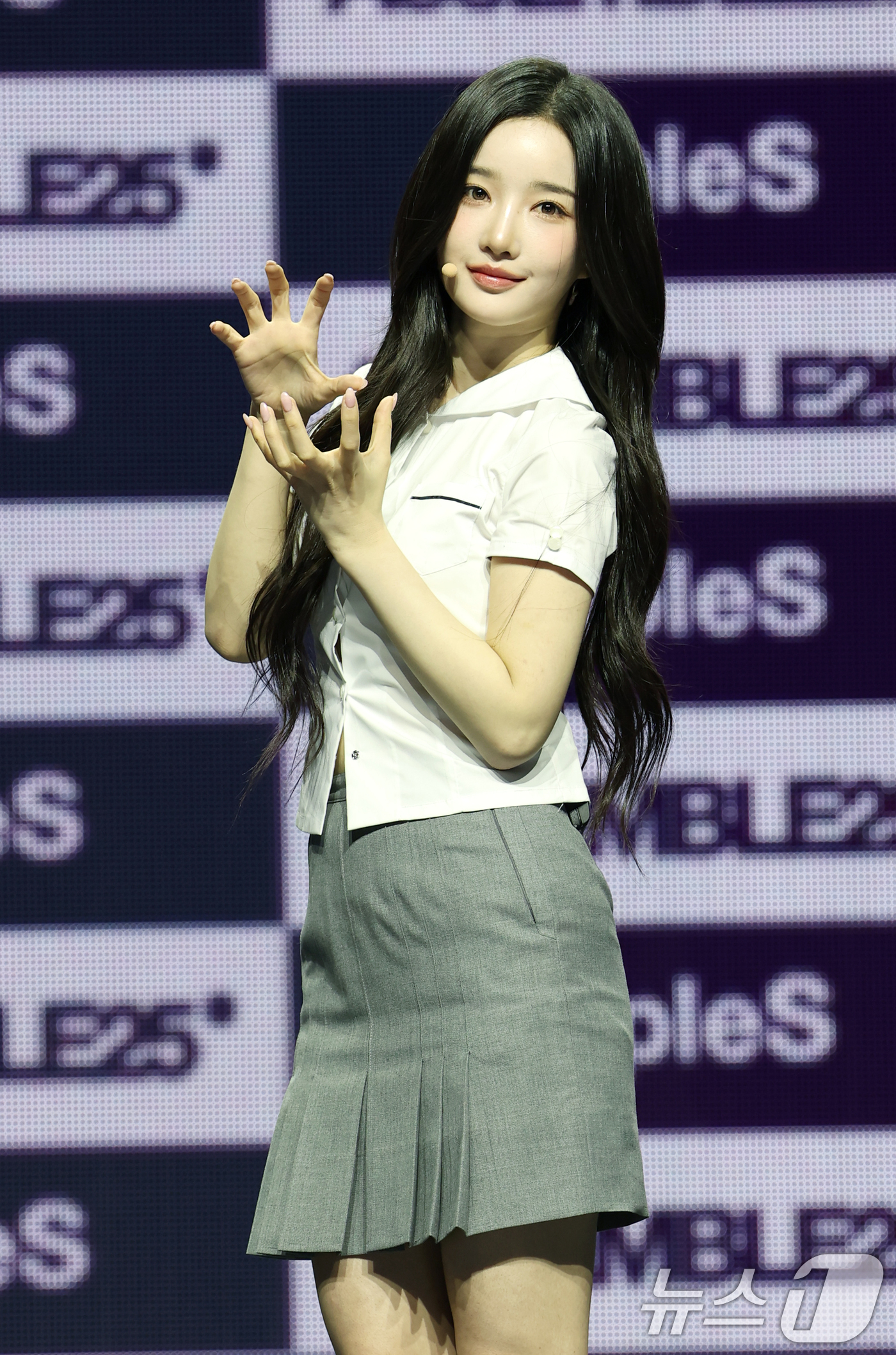 (서울=뉴스1) 권현진 기자 = 그룹 트리플에스(tripleS) 김유연이 12일 서울 용산구의 블루스퀘어에서 가진 새 앨범 'ASSEMBLE 25(어셈블25)' 쇼케이스에서 포즈를 …