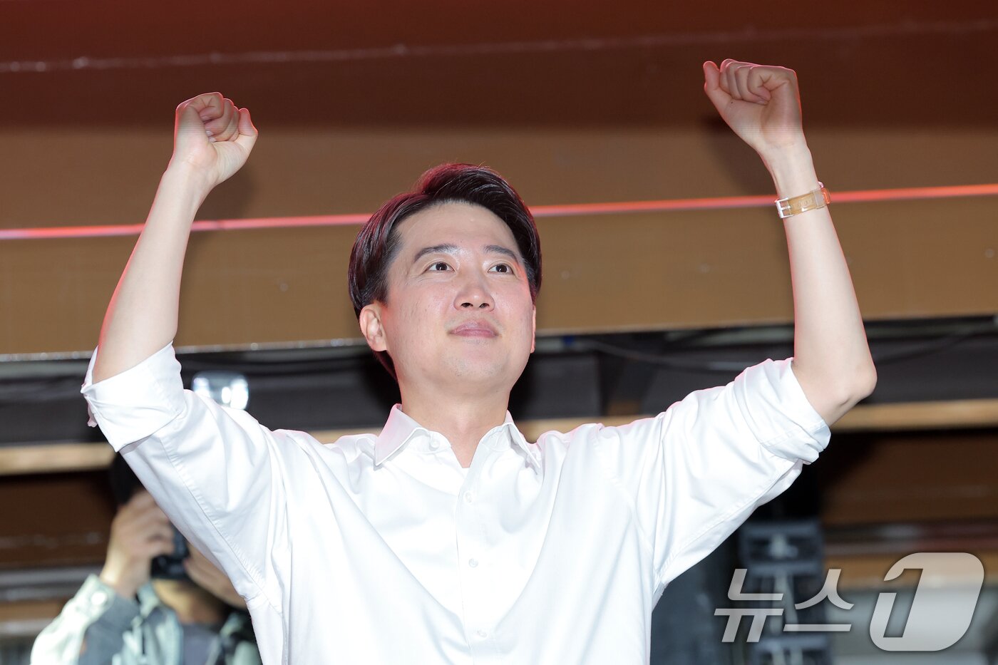 본문 이미지 - 이준석 개혁신당 대통령 후보가 공식 선거운동이 시작된 12일 서울 중구 청계광장에서 가진 서울 첫 집중유세에서 지지를 호소하고 있다. 2025.5.12/뉴스1 ⓒ News1 박정호 기자