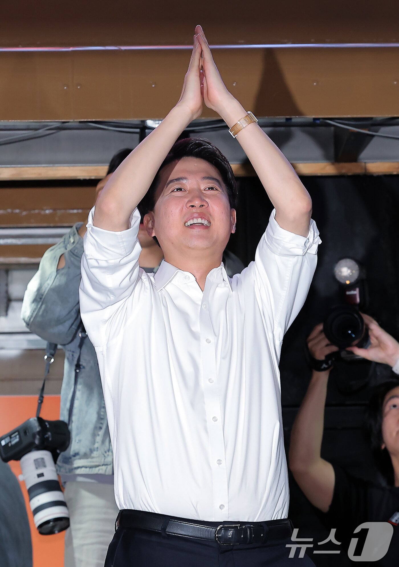 본문 이미지 - 이준석 개혁신당 대통령 후보가 공식 선거운동이 시작된 12일 서울 중구 청계광장에서 가진 서울 첫 집중유세에서 지지를 호소하고 있다. 2025.5.12/뉴스1 ⓒ News1 박정호 기자