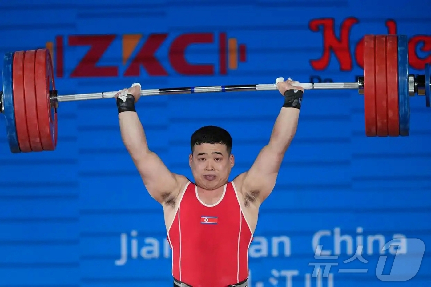 (평양 노동신문=뉴스1) = 북한 노동당 기관지 노동신문은 13일 2025년 아시아역기(역도)선수권대회에서 노광렬 선수가 추켜올리기(용상)와 종합에서 1위를 차지해 금메달을 획득하 …