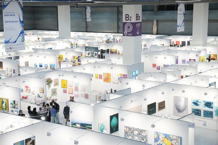본문 이미지 - 조형아트서울 전시 전경 (조형아트서울 제공)