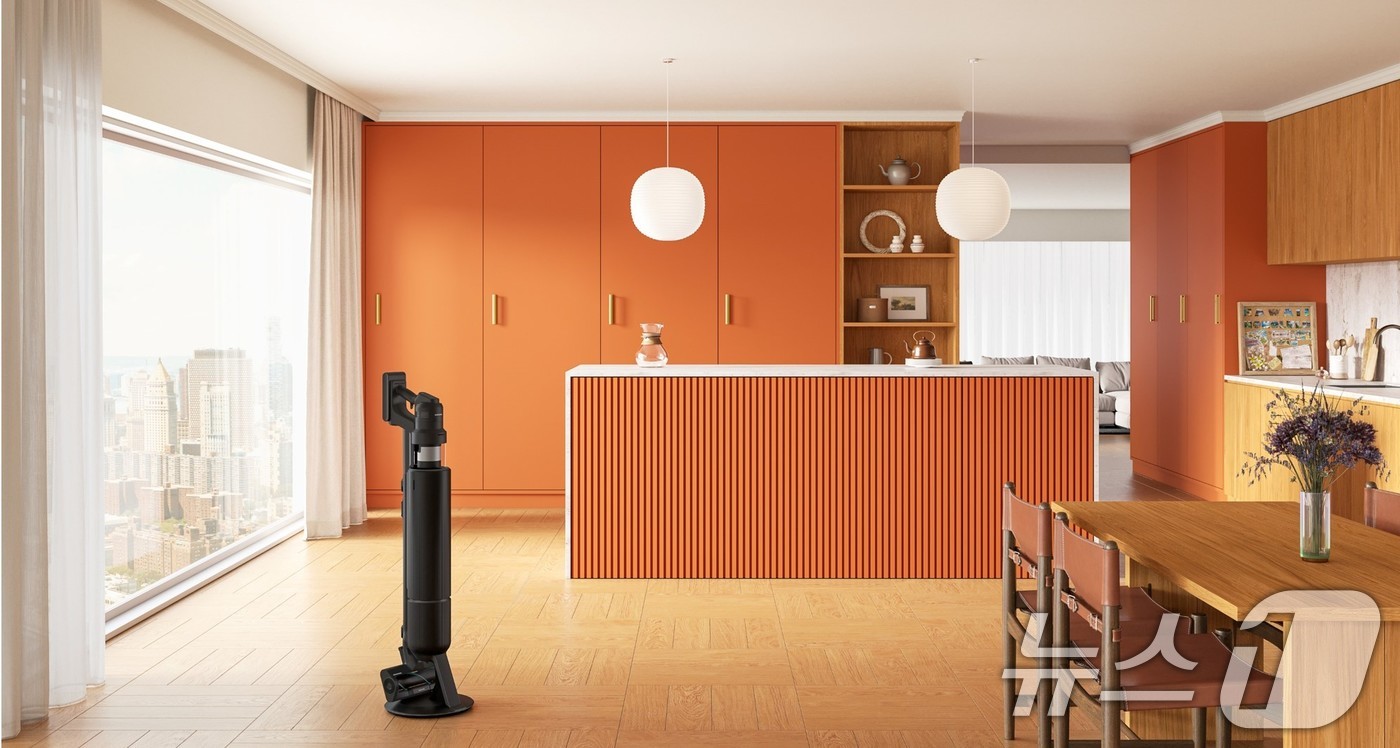 (서울=뉴스1) = 삼성전자는 지난달 출시된 세계 최고 흡입력의 삼성전자 무선청소기 '비스포크 AI 제트 400W'가 글로벌 IT매체들의 호평을 받고 있다고 13일 밝혔다.사진은 …