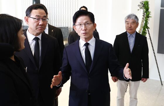 계엄 사과 했지만 尹 결별 '아직'…김문수 '중도확장' 넘어야할 산