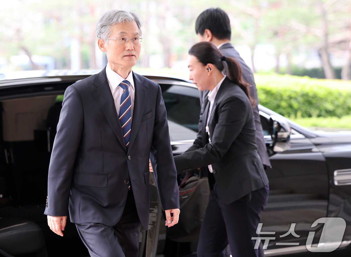 본문 이미지 - 조희대 대법원장이 13일 오전 서울 서초구 대법원으로 출근을 하고 있다. 2025.5.13/뉴스1 ⓒ News1 이동해 기자