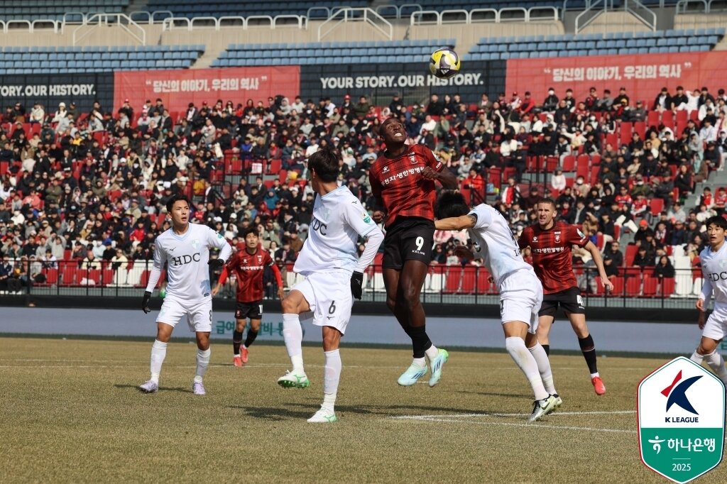 본문 이미지 - 부천FC의 홈경기 모습&#40;한국프로축구연맹 제공&#41; 