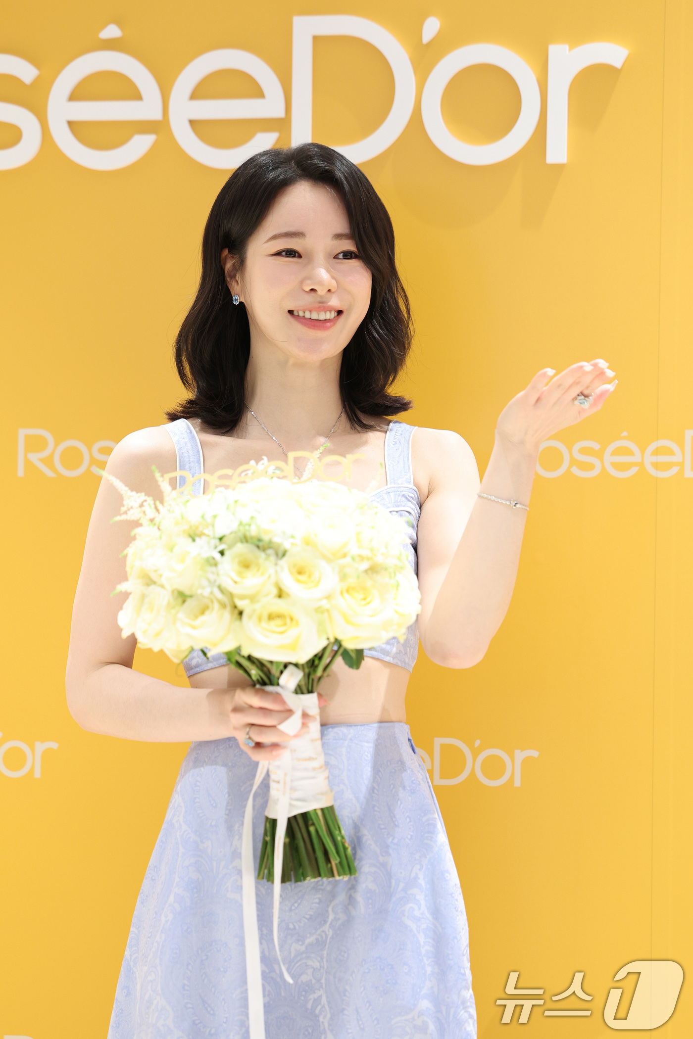 (서울=뉴스1) 신웅수 기자 = 배우 임지연이 13일 오전 서울 중구 롯데백화점 본점에서 열린 로제도르 매장 리뉴얼 오픈 포토월에서 매력을 뽐내고 있다. 2025.5.13/뉴스1