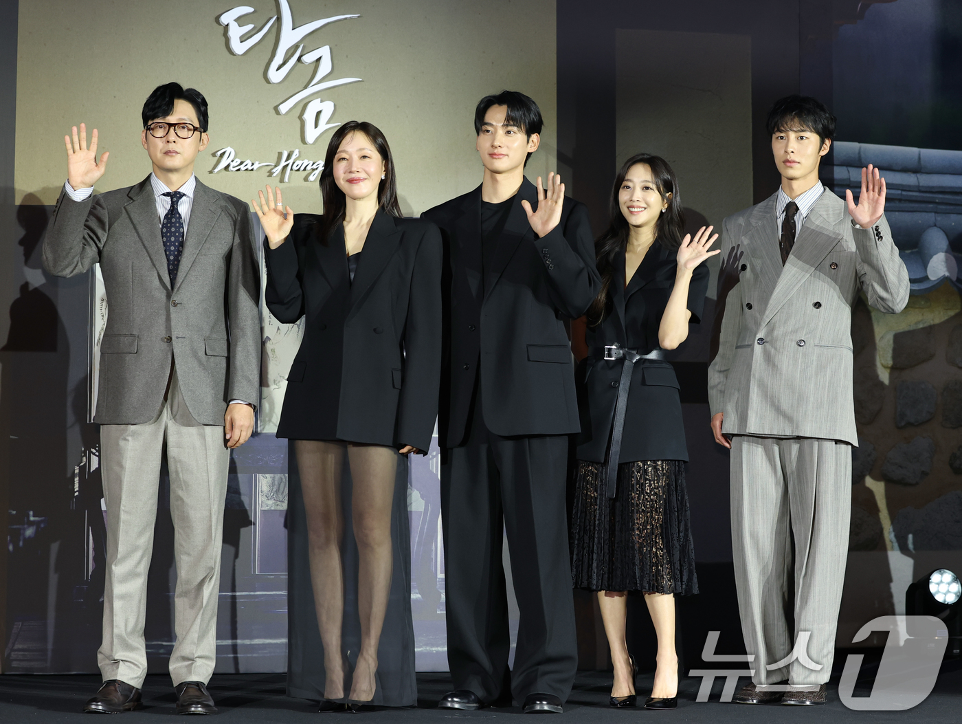 (서울=뉴스1) 권현진 기자 = 배우 박병은(왼쪽부터)과 엄지원, 정가람, 조보아, 이재욱이 13일 서울 구로구 라마다서울 신도림 호텔에서 열린 넷플릭스 시리즈 '탄금' (극본 김 …