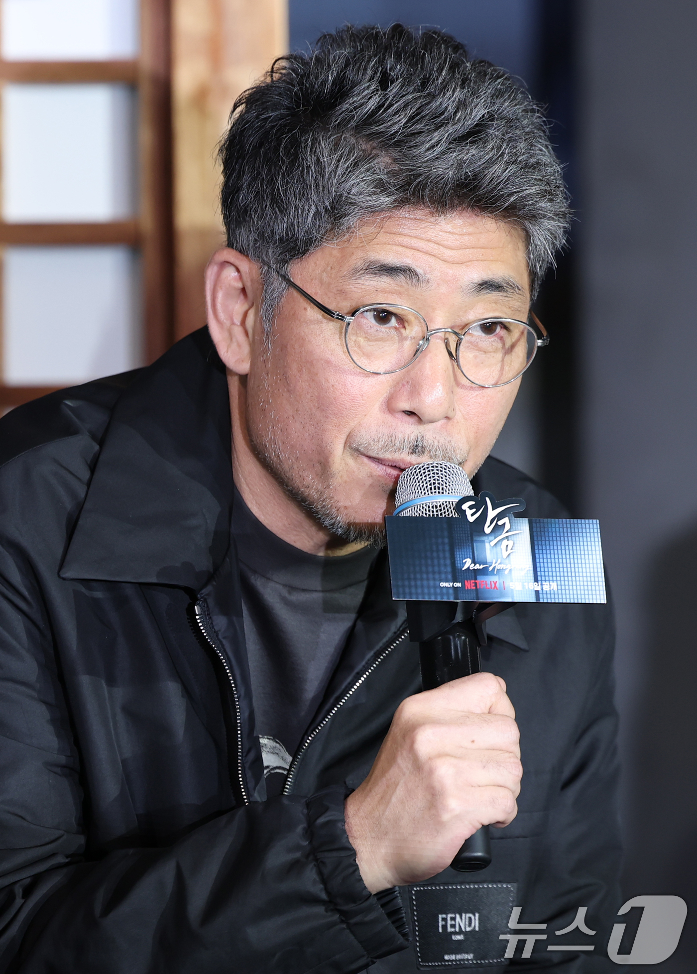 (서울=뉴스1) 권현진 기자 = 김홍선 감독이 13일 서울 구로구 라마다서울 신도림 호텔에서 열린 넷플릭스 시리즈 '탄금' (극본 김진아) 제작발표회에 참석해 인사말을 하고 있다. …