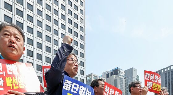 구호 외치는 민족민주열사·희생자 추모단체 연대회의