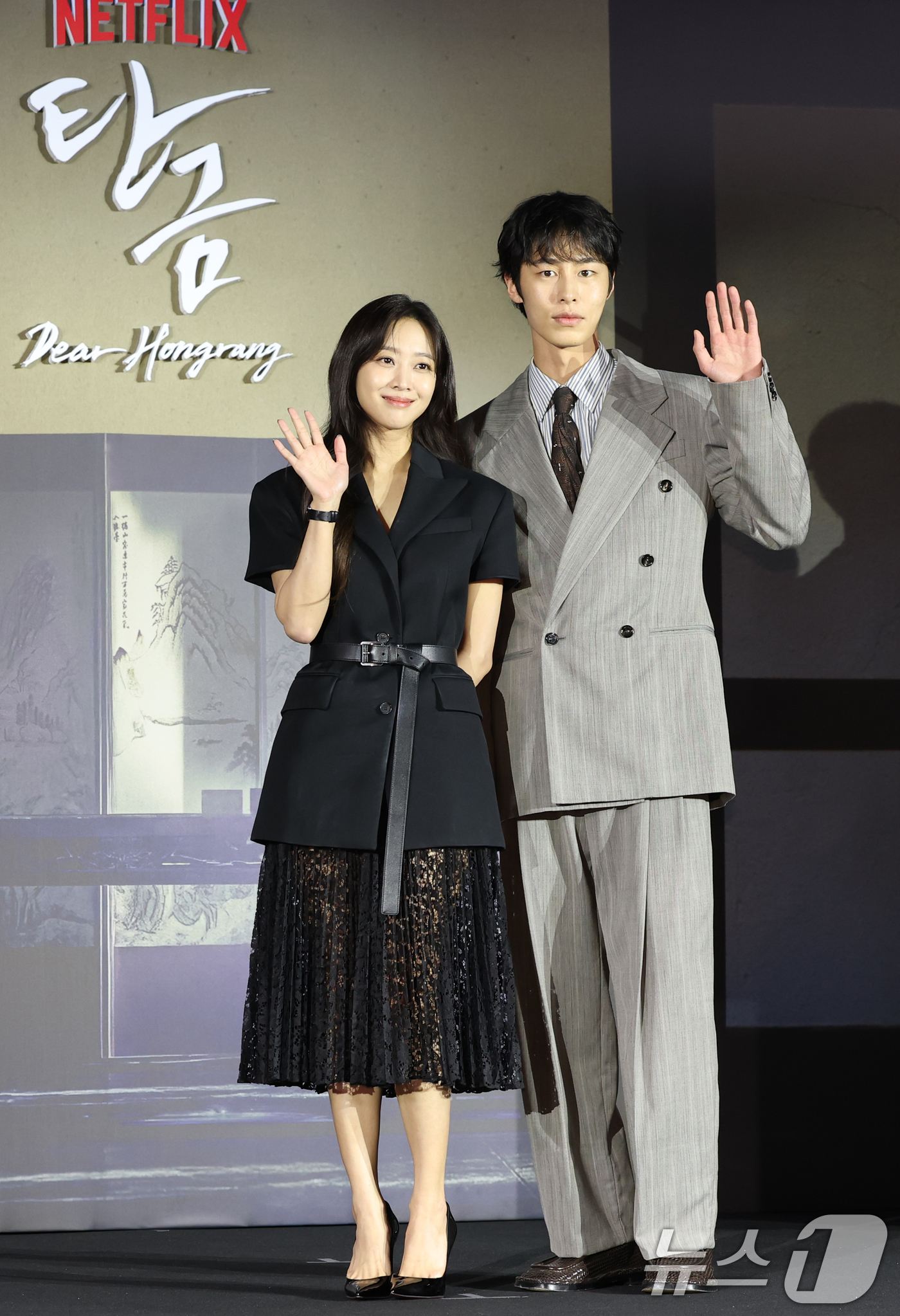 (서울=뉴스1) 권현진 기자 = 배우 조보아와 이재욱(오른쪽)이 13일 서울 구로구 라마다서울 신도림 호텔에서 열린 넷플릭스 시리즈 '탄금' (극본 김진아/연출 김홍선) 제작발표회 …