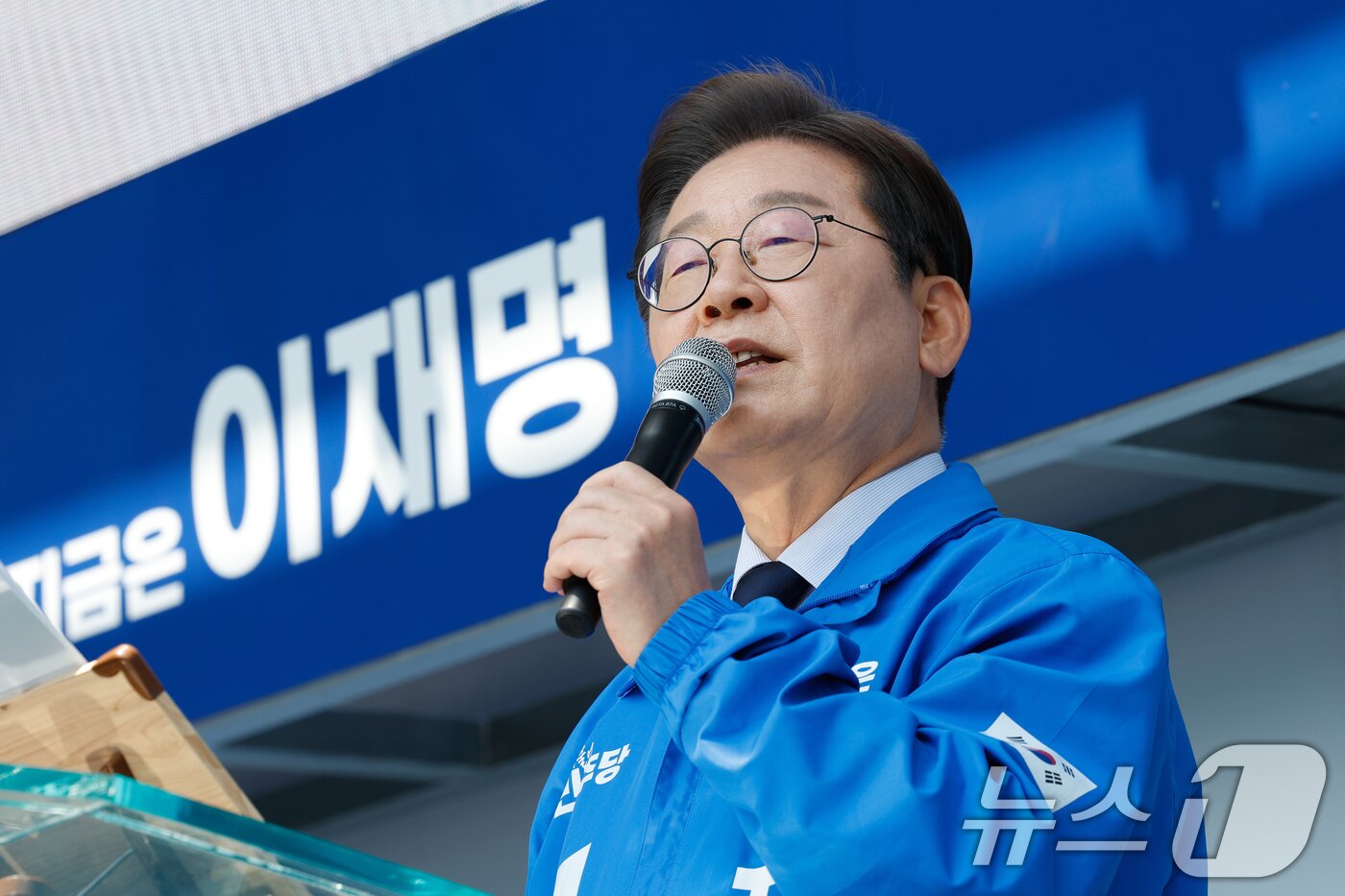 본문 이미지 - 이재명 더불어민주당 대통령 후보가 선거운동 이틀째를 맞은 13일 오전 집중 유세를 위해 경북 구미역 광장을 찾아 지지를 호소하고 있다. 2025.5.13/뉴스1 ⓒ News1 안은나 기자