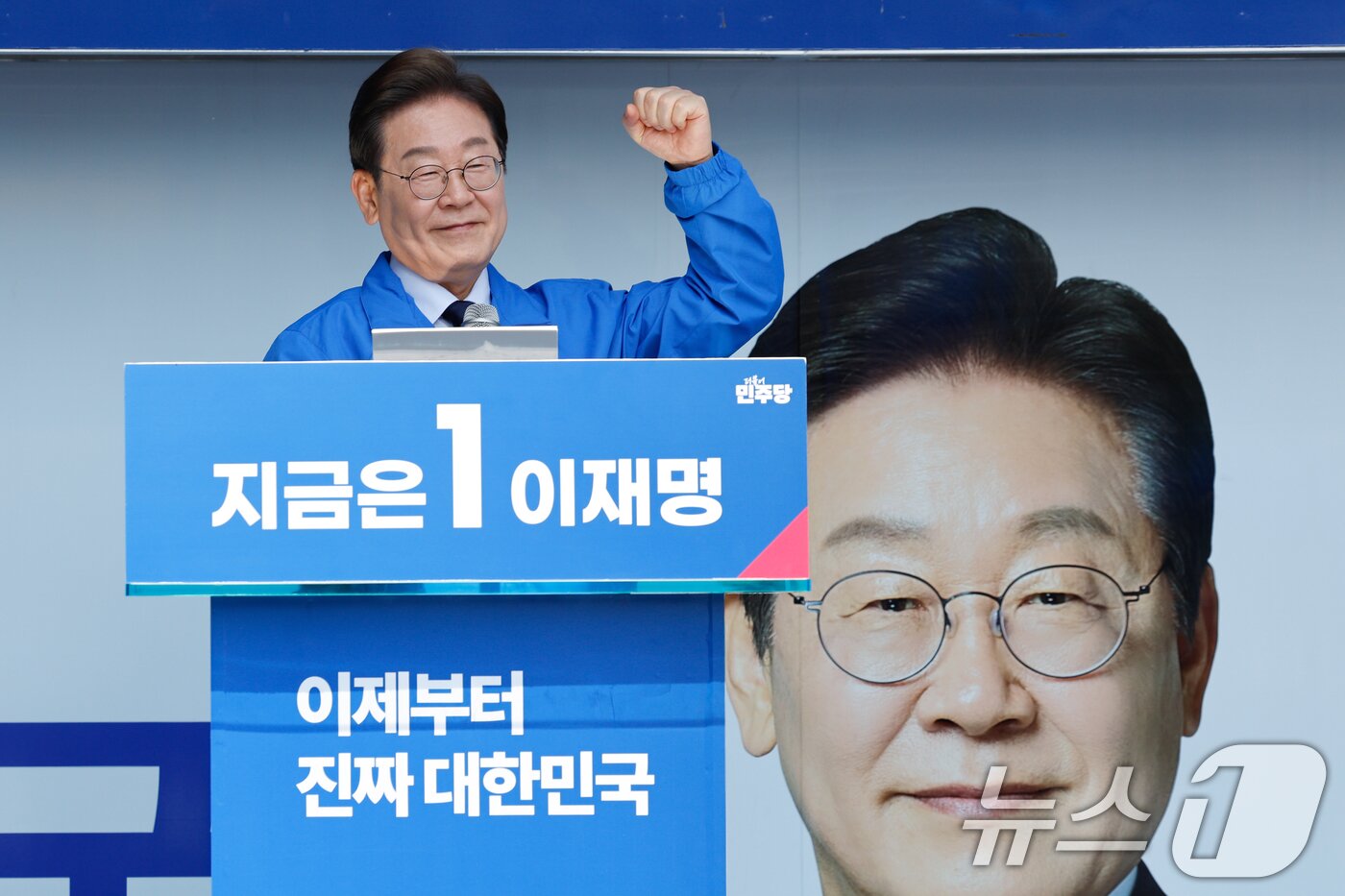 본문 이미지 - 이재명 더불어민주당 대통령 후보가 선거운동 이틀째를 맞은 13일 오전 집중 유세를 위해 경북 구미역 광장을 찾아 지지를 호소하고 있다. 2025.5.13/뉴스1 ⓒ News1 안은나 기자