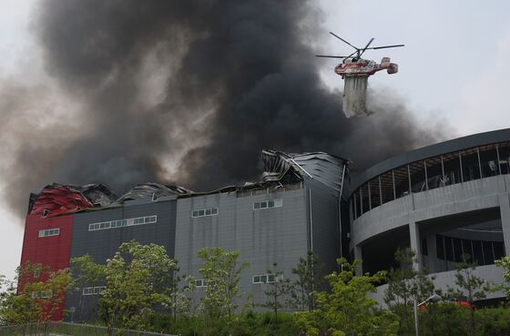 [뉴스1 PICK]경기 이천 물류센터에서 화재…사상자 없어