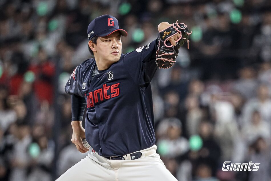 본문 이미지 - 롯데 자이언츠 마무리 투수 김원중. (롯데 자이언츠 제공)