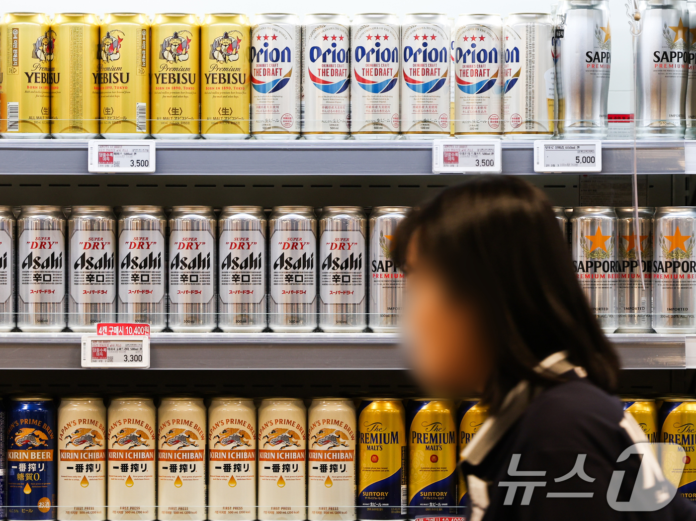 (서울=뉴스1) 허경 기자 = 올해 1분기 일본 맥주가 수입 맥주 시장에서 2년 연속 1위를 기록하며 '왕좌'를 지켰다. 한때 '노재팬' 여파 직격탄을 맞았지만, 소비자 정서 완화 …