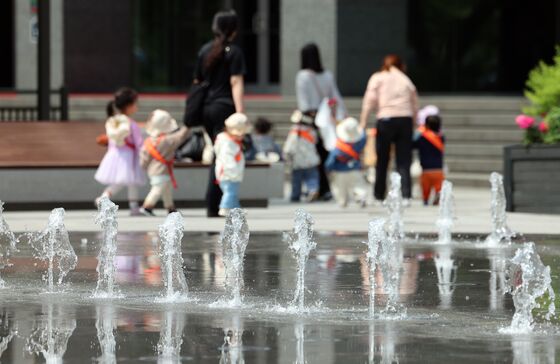 여름의 초입, 낮 최고 '28도'…"반팔·긴팔 같이 챙겨요"(종합)