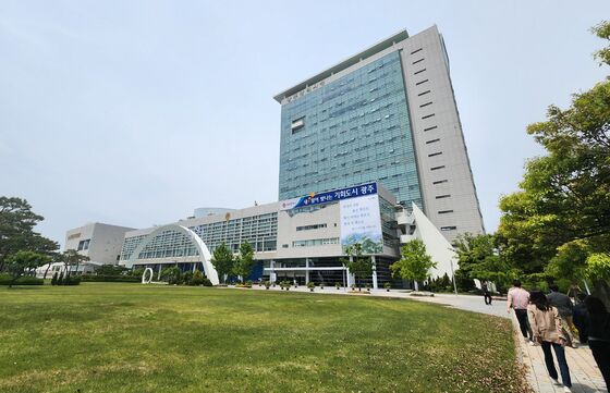 경찰, '영산강 설계 공모 특혜 의혹' 광주시 압수수색