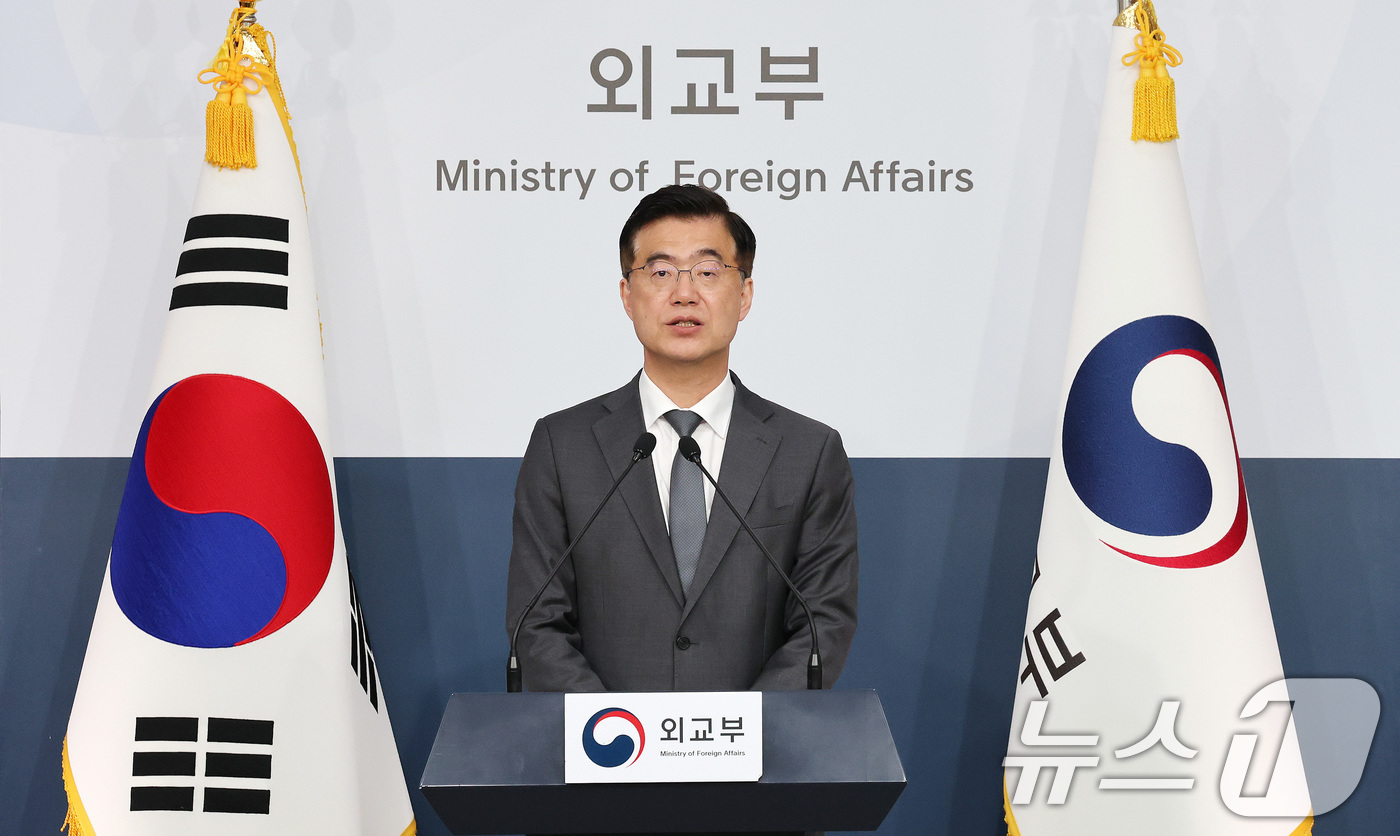 (서울=뉴스1) 임세영 기자 = 이재웅 외교부 대변인이 13일 서울 종로구 외교부 청사에서 정례브리핑을 하고 있다. 2025.5.13/뉴스1