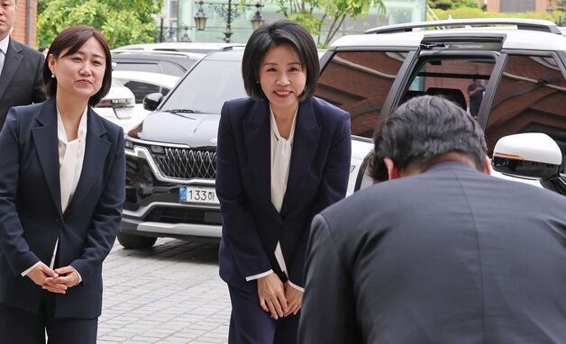 [단독] 김혜경 여사, 물밑 대선 지원…오늘은 명동성당 찾아