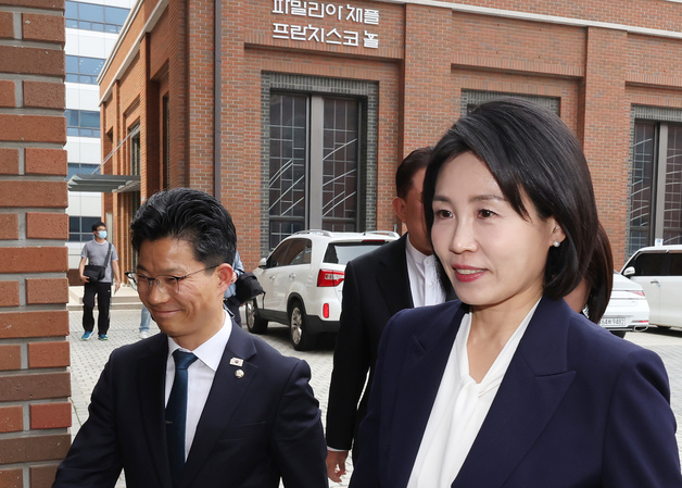 "첫눈에 반한 사람 김혜경" 유학 대신 이재명과 결혼 