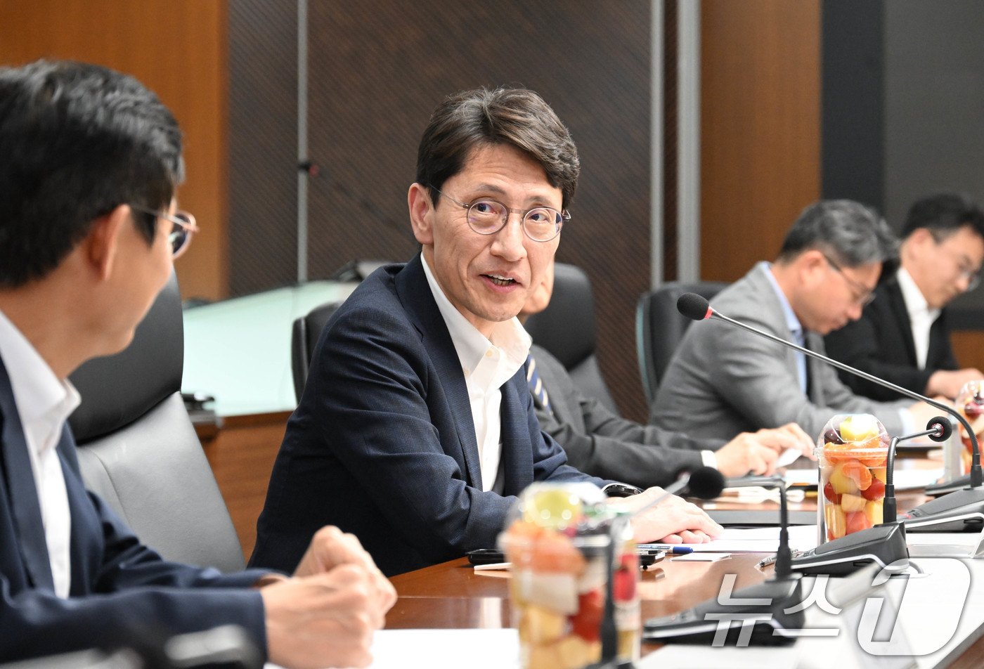 (서울=뉴스1) = 김윤상 기획재정부 차관이 13일 부산 남구 한국자산관리공사에서 열린 '부산지역 공공기관과의 간담회'에서 발언하고 있다. (기획재정부 제공. 재판매 및 DB 금지 …