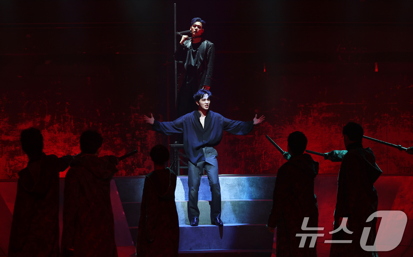 (서울=뉴스1) 권현진 기자 = 배우 유승호가 13일 서울 마포구 서강대학교 메리홀 대극장에서 열린 연극 ‘킬링시저’ 프레스콜에서 열연을 펼치고 있다.윌리엄 셰익스피어의 명작 '줄 …