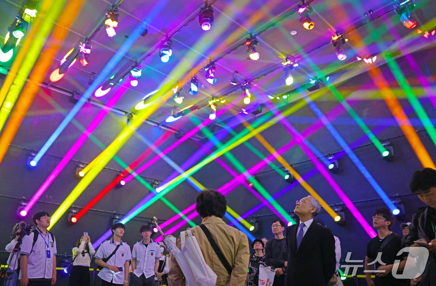 본문 이미지 - 문화체육관광부가 &#39;2025 오사카·간사이 세계 엑스포&#39;에서 13일 &#39;한국의 날&#39;을 맞아 조선통신사를 재현하고 전통과 현대를 아우르는 다양한 문화행사를 펼쳤다.