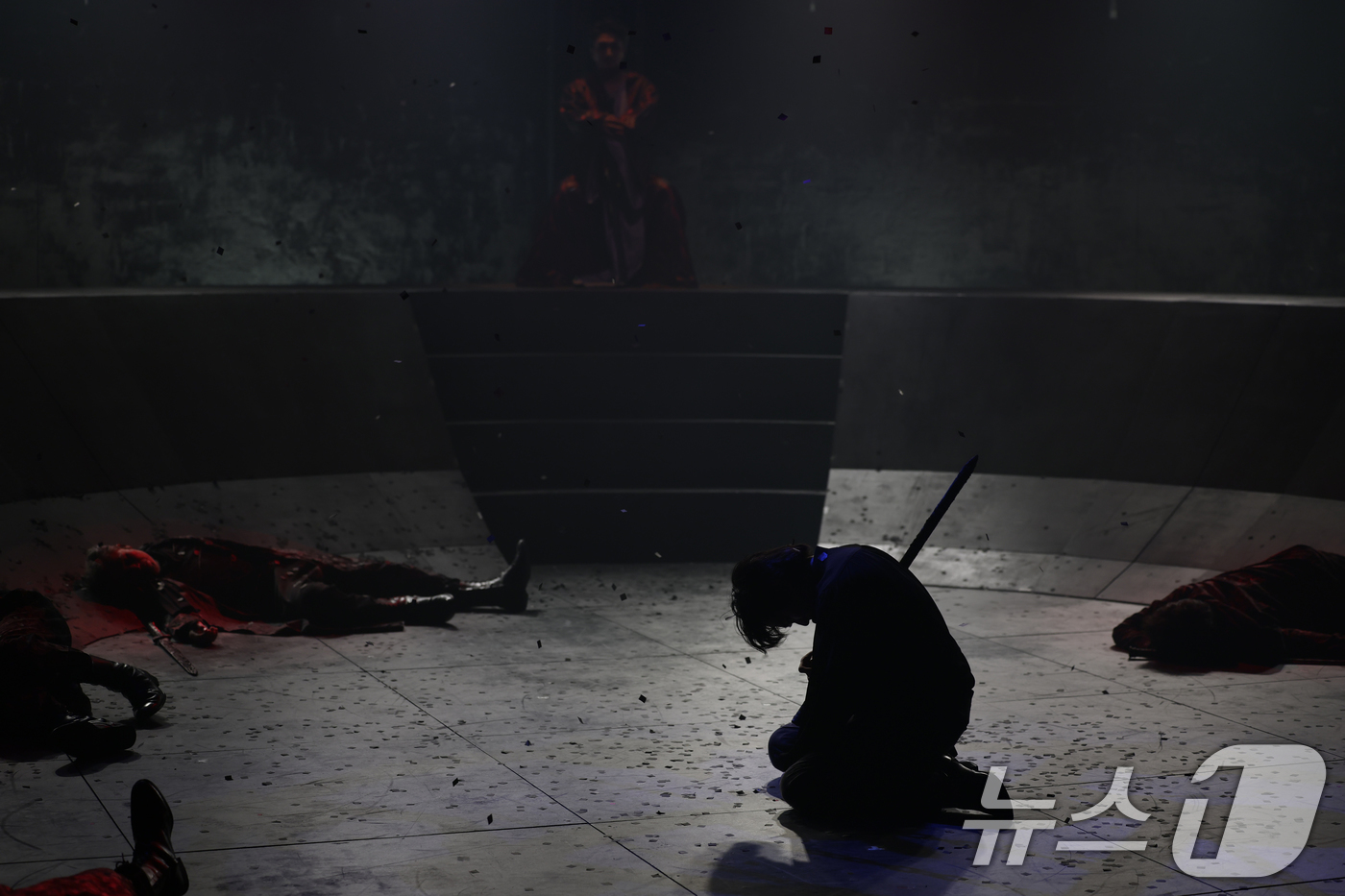 (서울=뉴스1) 권현진 기자 = 배우 유승호가 13일 서울 마포구 서강대학교 메리홀 대극장에서 열린 연극 ‘킬링시저’ 프레스콜에서 열연을 펼치고 있다.윌리엄 셰익스피어의 명작 '줄 …