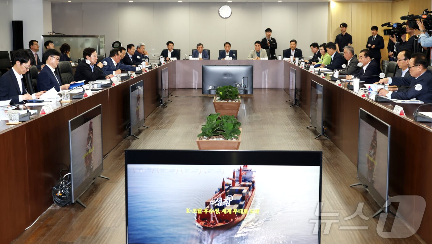 본문 이미지 - 중소기업중앙회는 13일 중소기업중앙회에서 임기근 조달청장 초청 중소기업인 간담회를 개최했다. &#40;중기중앙회 제공&#41;