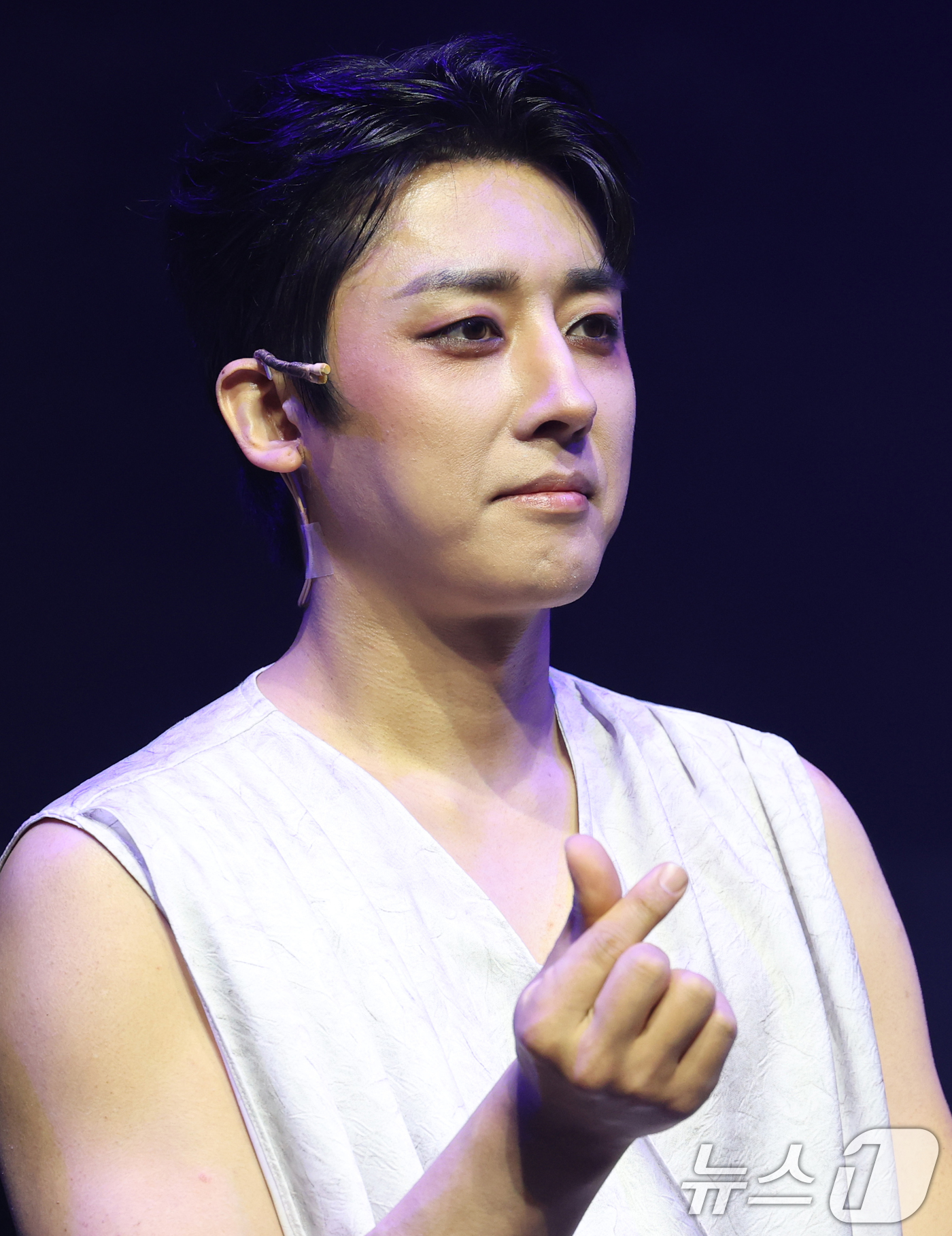 (서울=뉴스1) 권현진 기자 = 배우 손호준이 13일 서울 마포구 서강대학교 메리홀 대극장에서 열린 연극 ‘킬링시저’ 프레스콜에서 포즈를 취하고 있다.윌리엄 셰익스피어의 명작 '줄 …