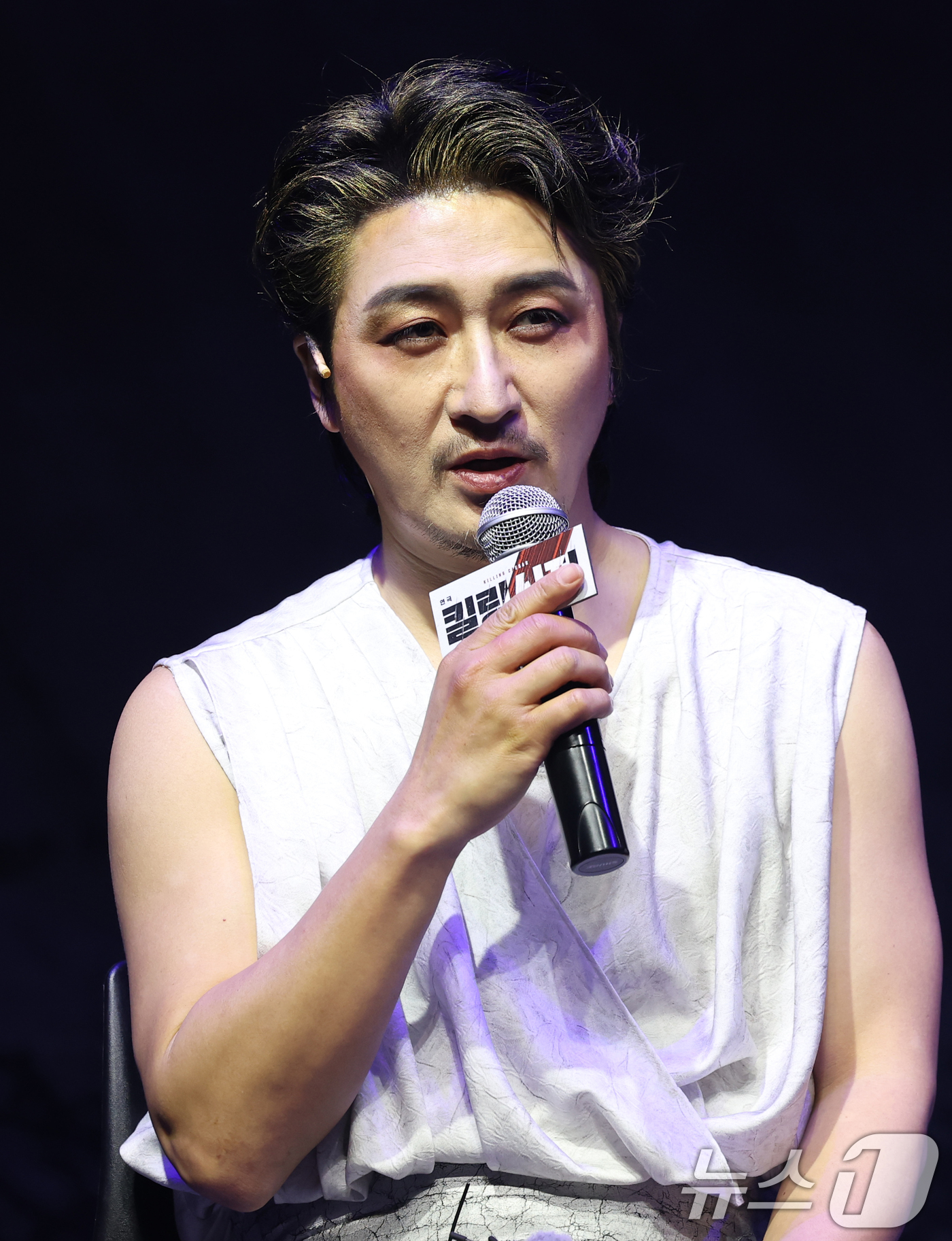 (서울=뉴스1) 권현진 기자 = 배우 김준원이 13일 서울 마포구 서강대학교 메리홀 대극장에서 열린 연극 ‘킬링시저’ 프레스콜에서 인사말을 하고 있다.윌리엄 셰익스피어의 명작 '줄 …