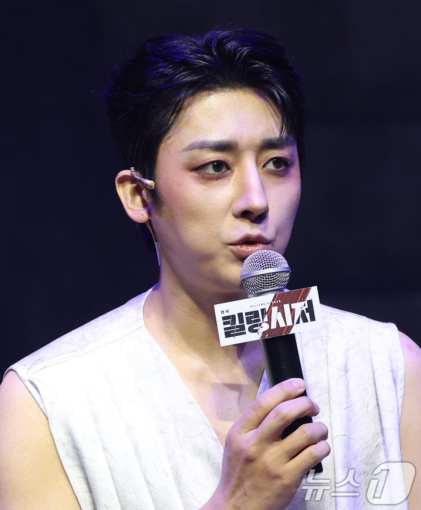 (서울=뉴스1) 권현진 기자 = 배우 손호준이 13일 서울 마포구 서강대학교 메리홀 대극장에서 열린 연극 ‘킬링시저’ 프레스콜에서 인사말을 하고 있다.윌리엄 셰익스피어의 명작 '줄 …