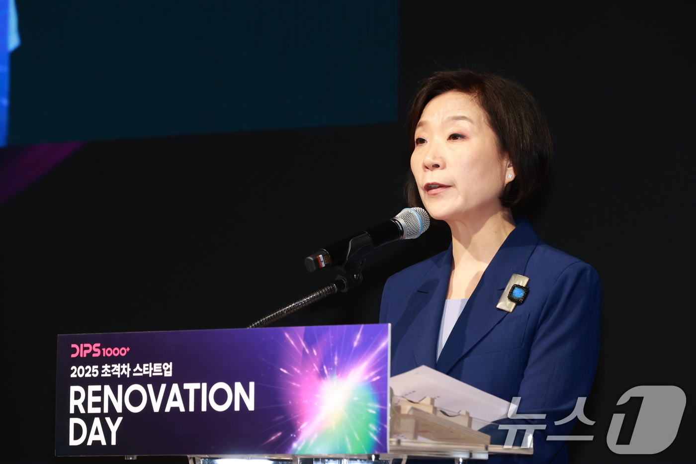 (서울=뉴스1) = 오영주 중소벤처기업부 장관이 13일 서울 영등포구 페어몬트 앰배서더 호텔에서 열린 '2025 초격차 스타트업 Renovation Day'에서 인사말을 하고 있다 …